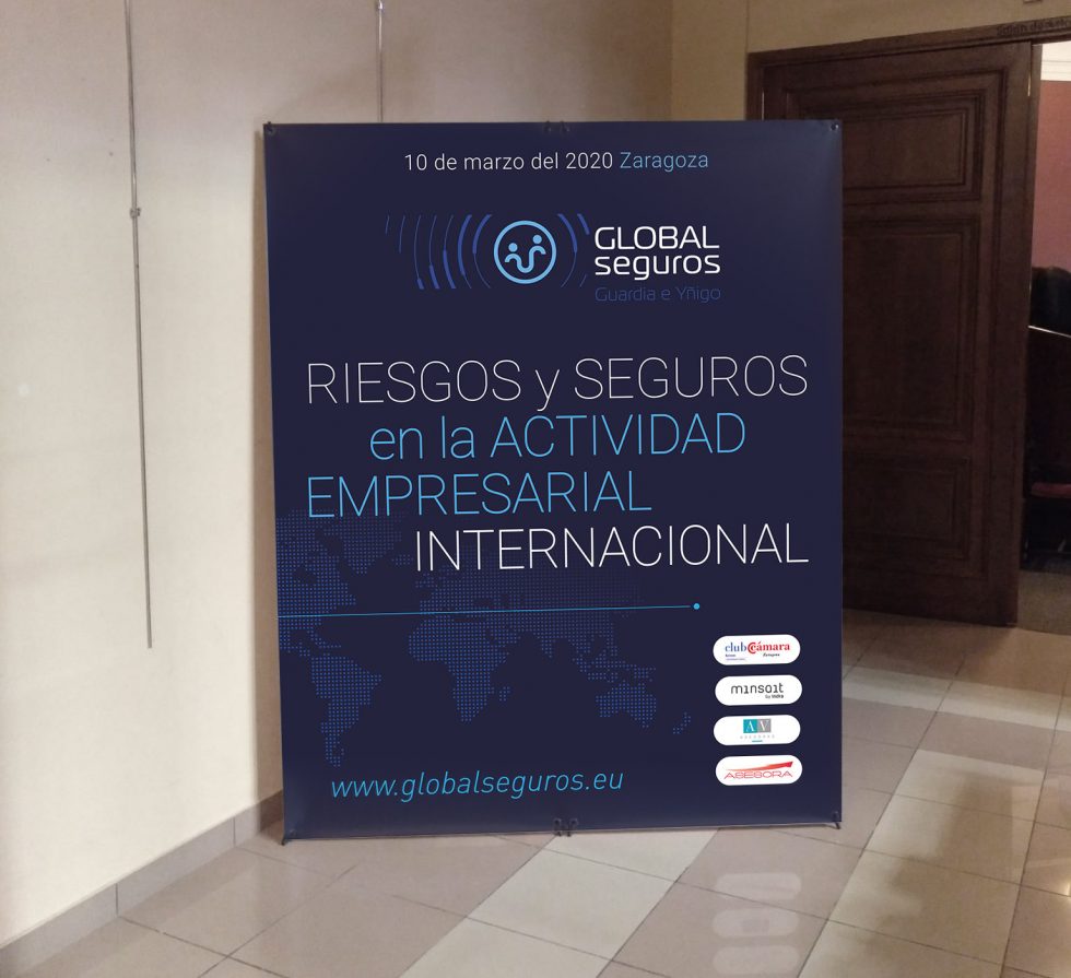 Imagen de un cartel de una formación de Global Seguros en Zaragoza